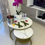 One Minute To The 아파트 멍똥