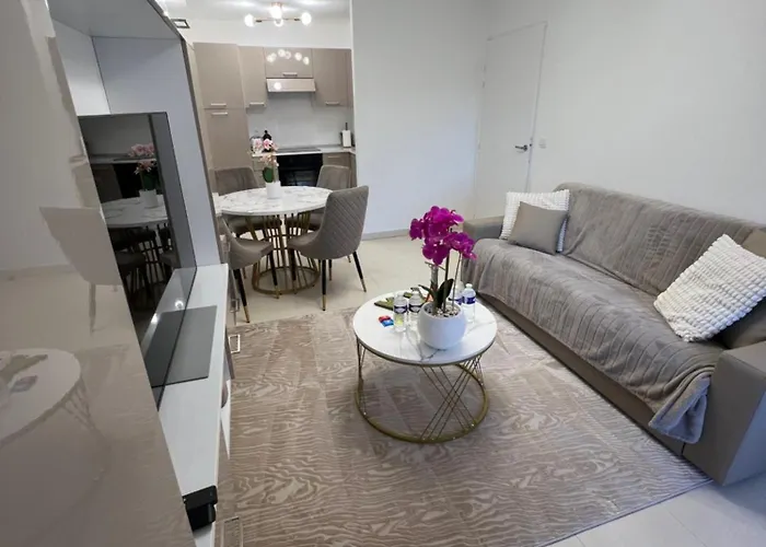 One Minute To The Menton