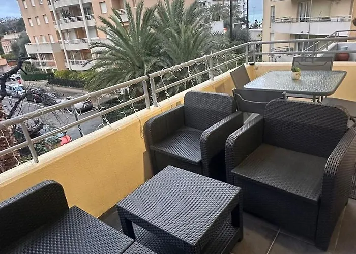 One Minute To The Menton