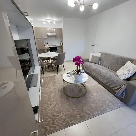 One Minute To The Menton