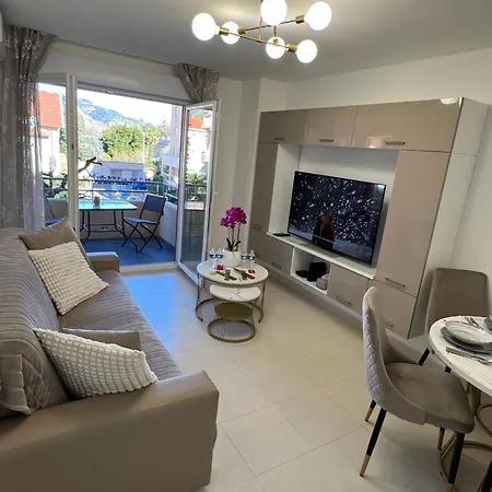 One Minute To The * Menton