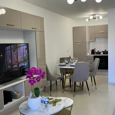 One Minute To The Apartament