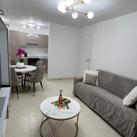 One Minute To The * مينتون