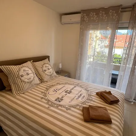 One Minute To The * Menton