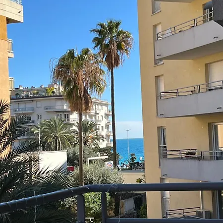 One Minute To The Menton