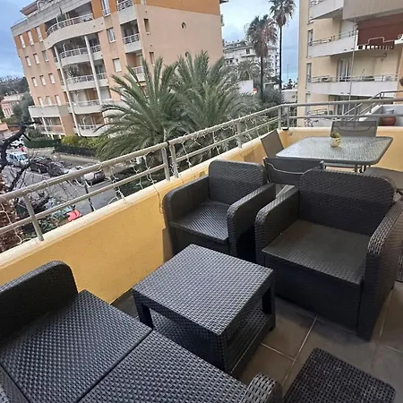 One Minute To The Menton