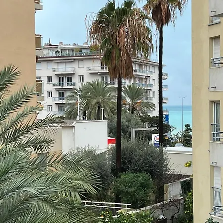 Appartement One Minute To The *