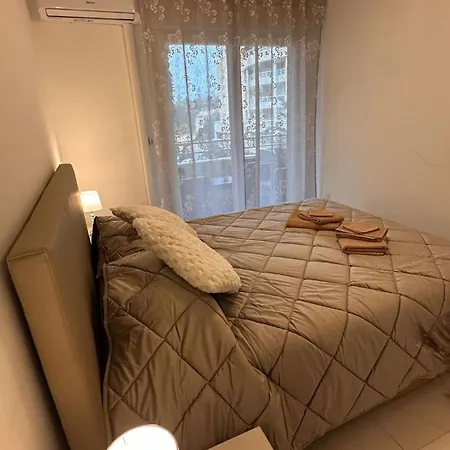 One Minute To The Apartman