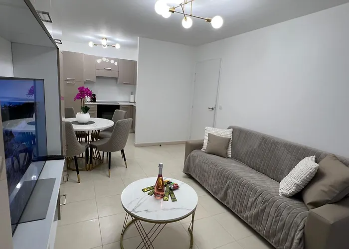 One Minute To The * Μεντόν