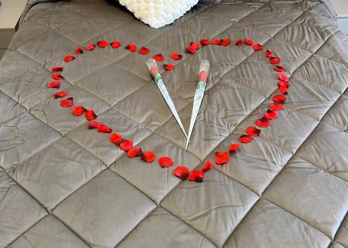 One Minute To The شقة