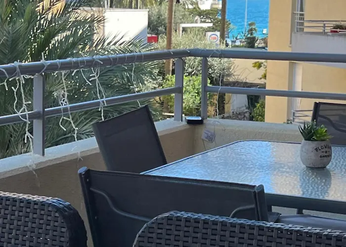 One Minute To The Apartment *