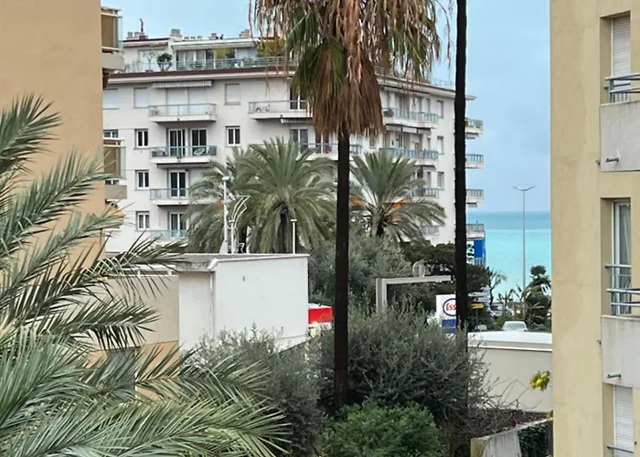 Διαμέρισμα One Minute To The *