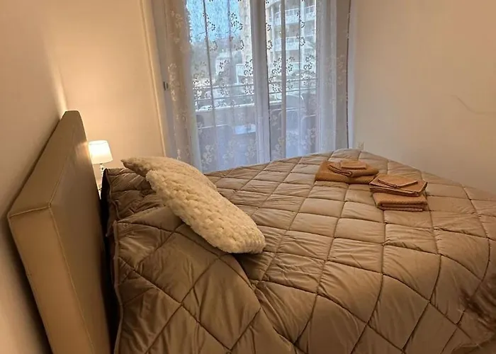 One Minute To The Apartment