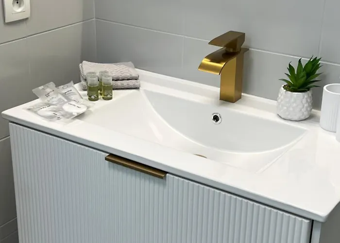 One Minute To The * Menton