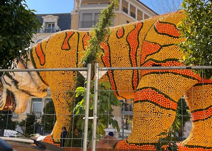 Апартаменти One Minute To The Мантон